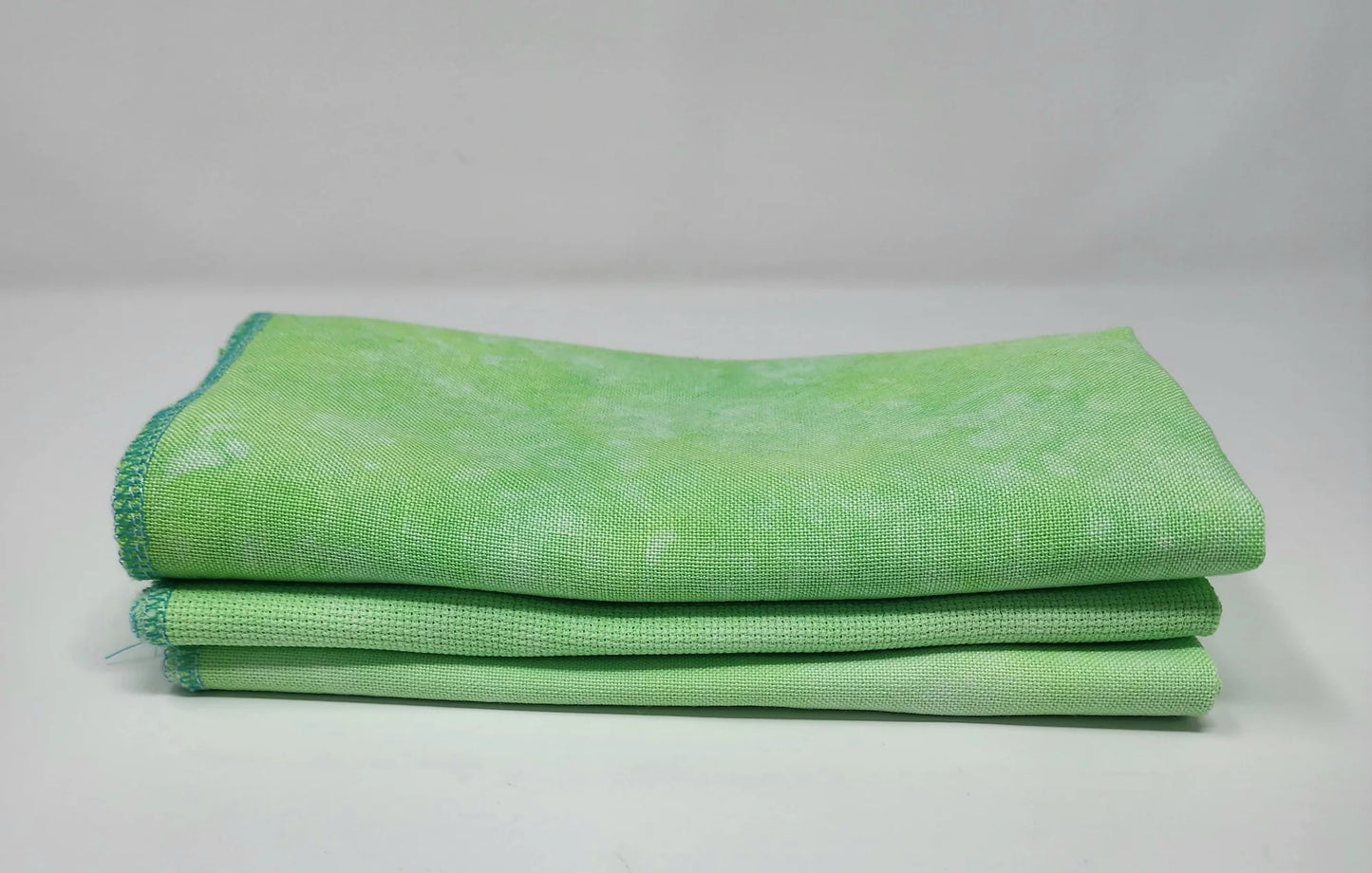 Glow Worm - 32 Hand Dyed Linen - BeStitchMe
