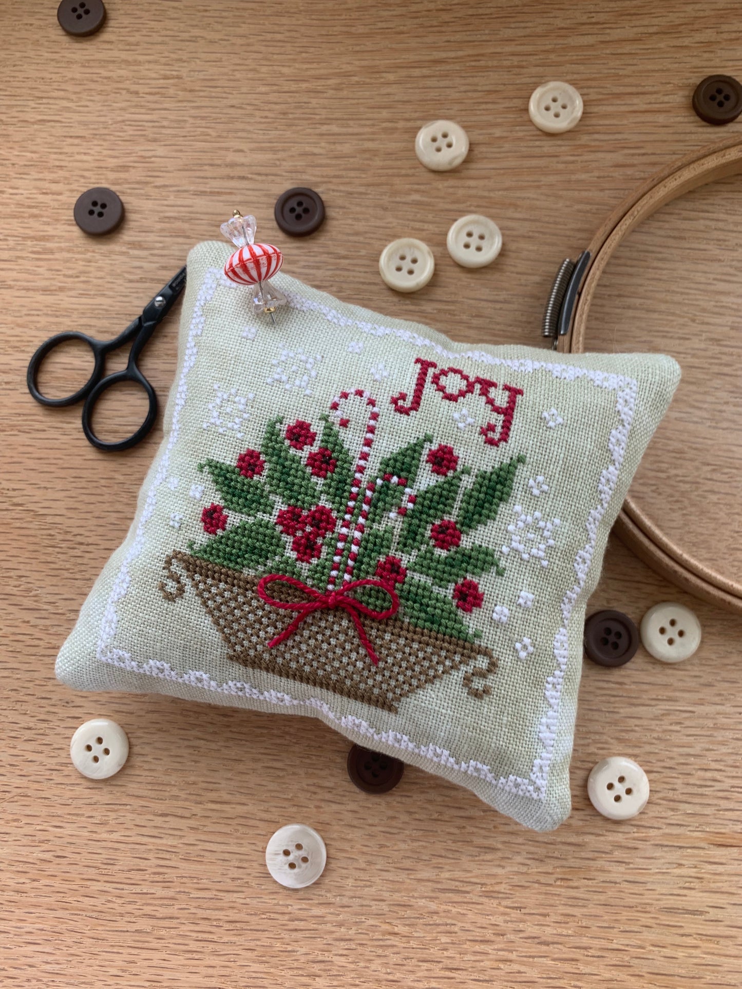 Holly Basket Pinkeep