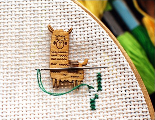 Llama Wood Needle Minder