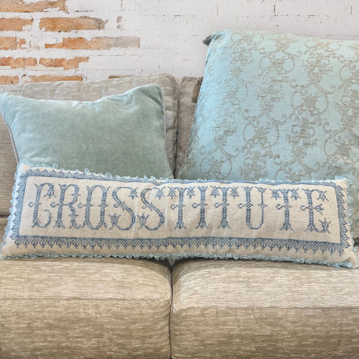 Crosstitute