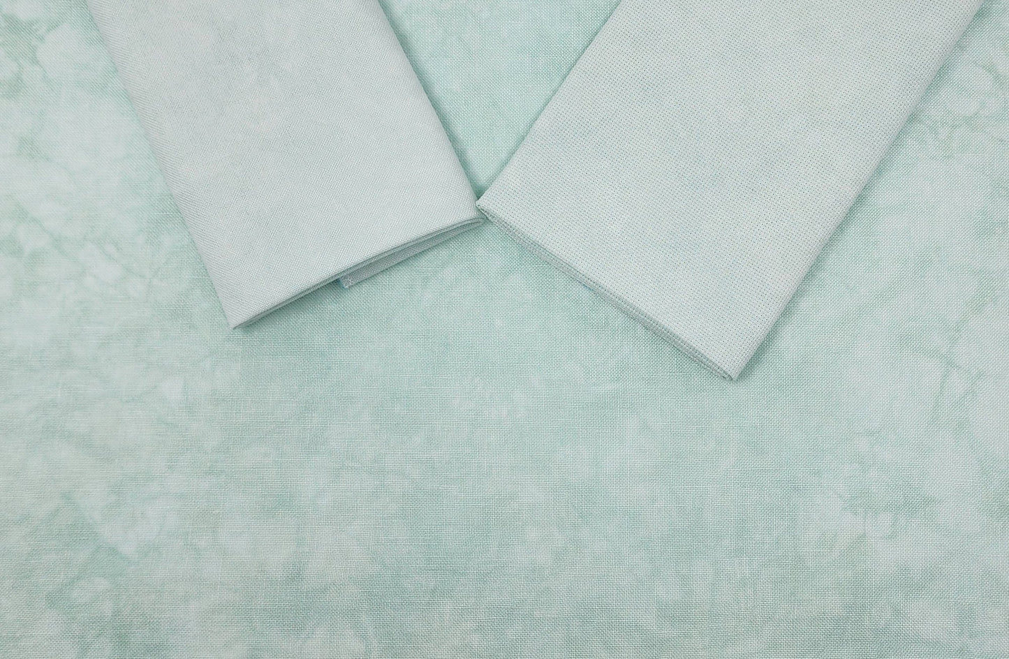 Luna Moth - 32 Hand Dyed Linen - BeStitchMe